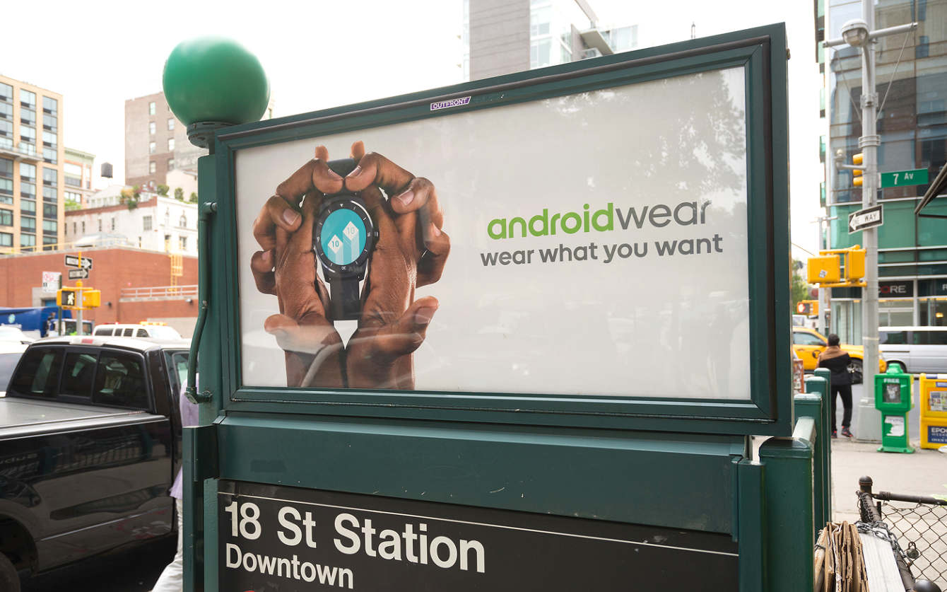 AndroidWear-OOH-Subway-hand1_1340_c